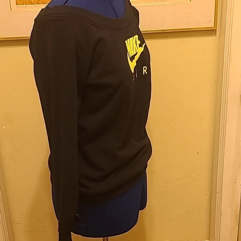 Nike women's sweatshirt Sz S. Scoop neck banded bottom and cuffs. (#1801C)